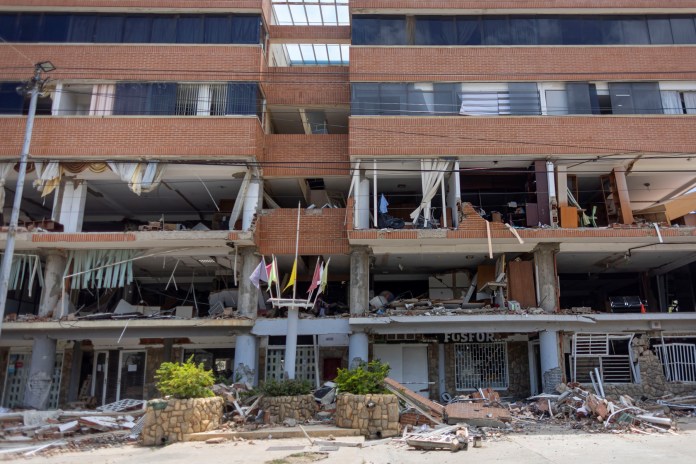 terremotos Venezuela Edificio destruido por los terremotos en el municipio Catia La Mar, del estado La Guaira, Venezuela. Foto: EFE.