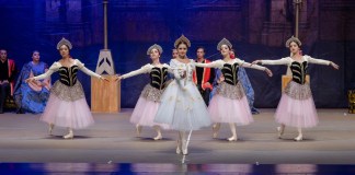 El Ballet Nacional vuelve recargado en agosto con la magia de la danza clásica Bailarinas del Ballet Nacional de Guatemala Christa Mertins en el escenario.