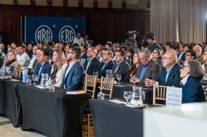 Cientos de empresarios acudieron al evento organizado por Bantrab. Foto: cortesía Bantrab.