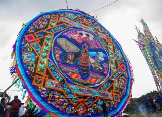 En Guatemala, los barriletes gigante son una tradición insignia de Sumpango y Santiago Sacatepéquez. Foto: MCD.