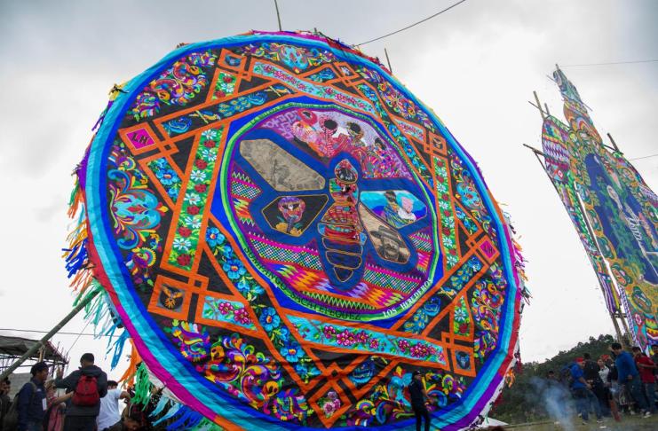 En Guatemala, los barriletes gigante son una tradición insignia de Sumpango y Santiago Sacatepéquez. Foto: MCD.