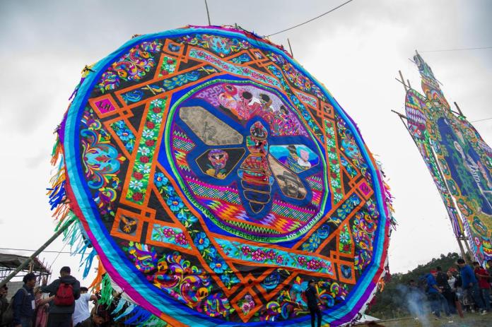 En Guatemala, los barriletes gigante son una tradición insignia de Sumpango y Santiago Sacatepéquez. Foto: MCD. En Guatemala, los barriletes gigante son una tradición insignia de Sumpango y Santiago Sacatepéquez. Foto: MCD.