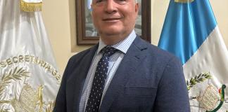 Edwin Barrios, fue juramentado este jueves como nuevo ministro de Energía y Minas. Foto La Hora: MEM