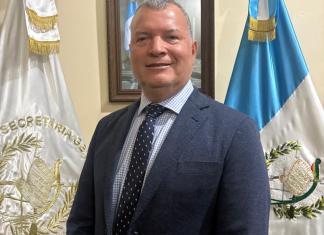 Edwin Barrios, fue juramentado este jueves como nuevo ministro de Energía y Minas. Foto La Hora: MEM