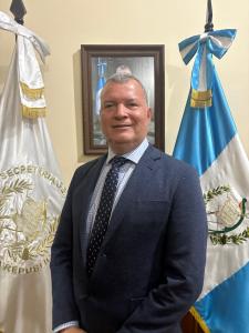 Edwin Barrios asume como ministro de Energía y Minas con la entrada en vigor del etanol como reto