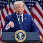 Fotografía de archivo en la que se captó al presidente de Estados Unidos, Donald Trump, durante un acto púbico, en los jardines de la Casa Blanca, en Washington. Foto La Hora: EFE