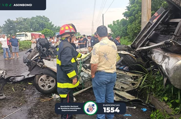 Bomberos Municipales Departamentales informaron sobre un accidente de tránsito en la ruta que conduce hacia Siquinalá.