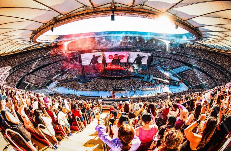 Chile suspende los conciertos de la banda de k-pop BTS por problemas técnicos en estadio El Instituto Nacional del Deporte de Chile no autorizó los tres conciertos de BTS en el Estadio Nacional para octubre de 2026 debido a que el montaje del escenario 360° dañaría irreversiblemente la cancha híbrida