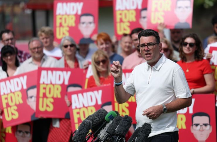 Burnham promete un nuevo modelo político y económico para el Reino Unido Burnham anunció un plan de acción de diez años en el que el foco estará en dar a la gente algún respiro y alguna ayuda con el coste de la vida. Foto La Hora: EFE