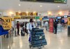 Gobierno de EE. UU. impondrá fianzas de hasta USD20 mil para visados de turismo y negocios de unos 50 países Pasajeros de vuelos internacionales llegan al Aeropuerto Internacional John F. Kennedy (JFK) en Nueva York. Fotografía de archivo. Foto La Hora: EFE