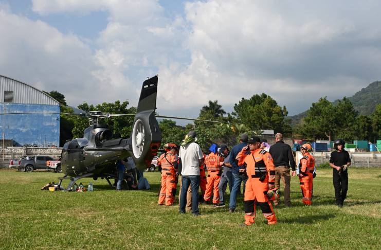 Debido a condiciones climaticas, han suspendido la busqueda de las victimas del accidente aéreo en Chimaltenango; operaciones inician a primera hora del domingo.