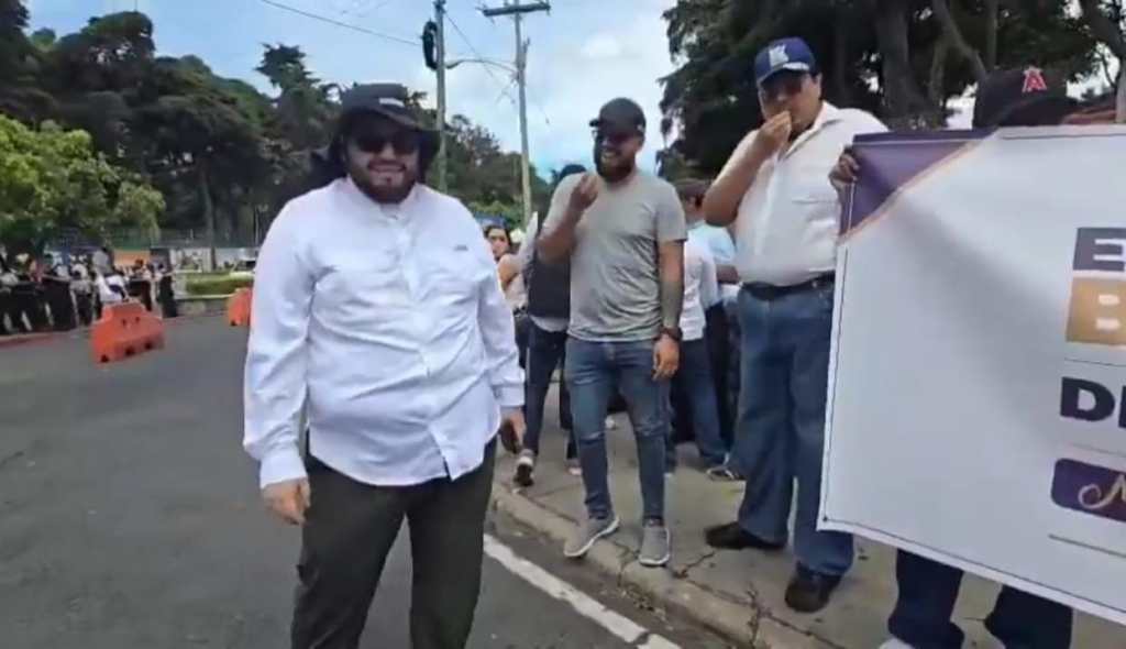 José Rolando Samayoa Lara en una manifestación a favor de Mazariegos. Foto La Hora: Cortesía