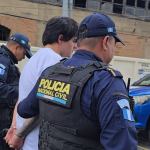 El Juzgado de Turno aplazó la audiencia de primera declaración en contra de Camilo Calvo señalado de parricido para que sea evaluado por Inacif. Foto La Hora: PNC