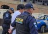 Muerte de ex viceministro: abogado de su hijo señalado alega episodios psicóticos El Juzgado de Turno aplazó la audiencia de primera declaración en contra de Camilo Calvo señalado de parricido para que sea evaluado por Inacif. Foto La Hora: PNC