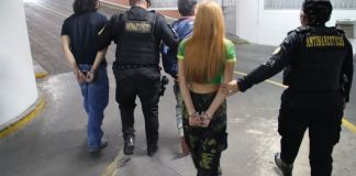 Juez liga a proceso a 18 sindicados de lavar dinero de supuestas actividades de narcotráfico El Juzgado Décimo Penal ligó a proceso a 18 personas señaladas de lavado de dinero producto de supeustas actividades de narcotráfico. Foto La Hora: PNC