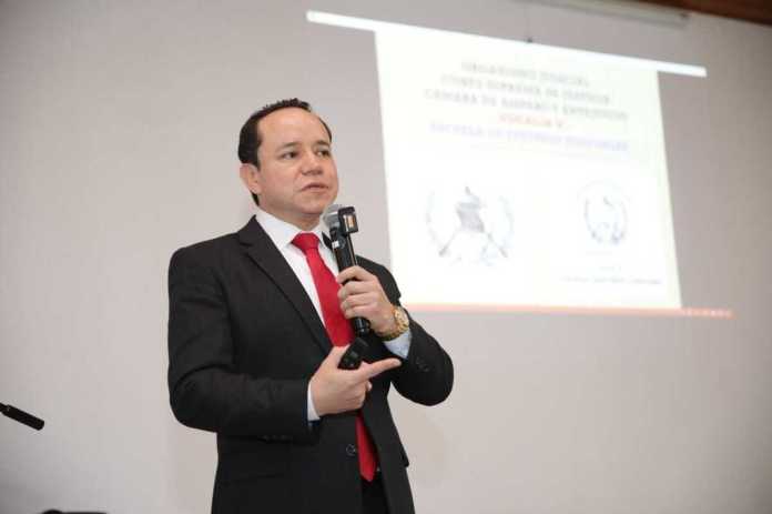La CC no otorgó el amparo provisional solicitado por el magistrado Estuardo Cárdenas, con el cual busca regresar a la Cámara de Amparos y Antejuicios. Foto La Hora: OJ