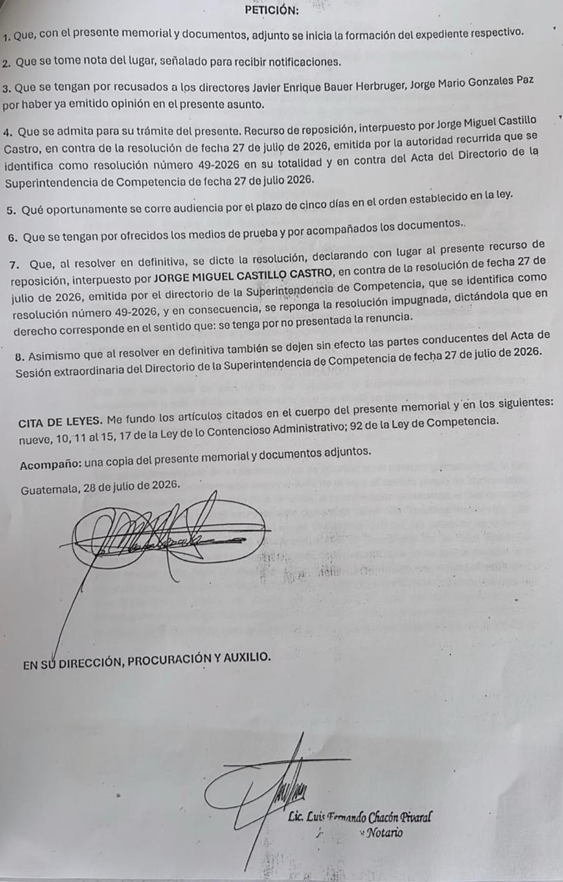 El recurso de reposición presentado por Jorge Miguel Castillo está firmado por el abogado Luis Fernando Chacón Pivaral, quien figura como su representante legal.