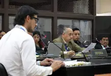 Caso Itzapa: La tortura y una patada en el pecho que terminaron con la vida de una de las víctimas, según informe de Inacif El Tribunal de Mayor Riesgo B escuchó el detalle del informe de necropsia practicado a los cuerpos de Nelson Santamaría y Eldin Choc, los cuales revelaron técnicas de tortura. Foto La Hora: Daniel Ramírez
