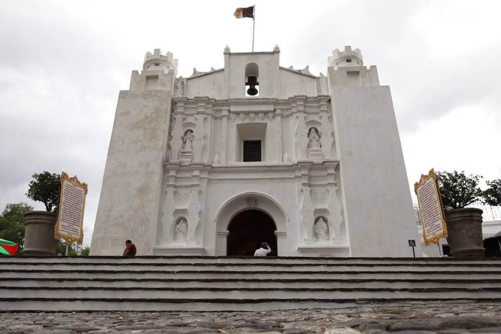 Tras más de 400 años, la ermita del Cerrito del Carmen sigue siendo el centro de la devoción en el corazón de la ciudad. Foto La Hora: Daniel Ramírez.