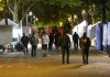 Un grupo de personas fue captado el pasado 26 de julio al abandonar el festival gastronómico Bite of Seattle, en la zona del Seattle Center, que fue escena de un tiroteo que dejó tres personas muertas y cuatro más heridas. Foto La Hora: EFE