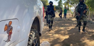 "Ricardo Ozuna Tirado, de 49 años, es identificado como uno de los principales líderes y operador financiero de una célula delictiva de Los Chapitos, en el municipio de La Cruz de Elota, en Sinaloa", informaron fuentes federales a EFE.
