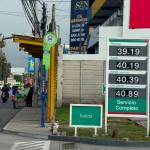 Precios de los combustibles se mantienen al alza, influenciados por los precios del petróleo. La Hora: Daniel López