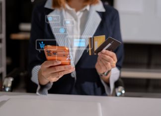 La banca en general se mantiene sana y robusta, según la Superintendencia de Bancos; sin embargo, el consumo de a través de tarjetas de crédito requiere atención. Foto La Hora: Shutterstock/THICHA SATAPITANON
