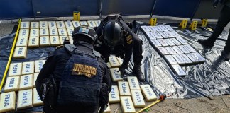 Confirman decomiso de cocaína por Q9.4 millones tras operativo en Zacapa Cuatro hombres fueron capturados, por su presunta vinculación en el traslado de un cargamento de cocaína en Zacapa.
