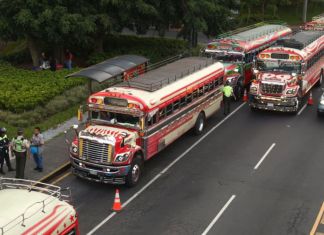 Imponen 25 sanciones a buses en la zona 13 por sobrecarga y documentos vencidos Las autoridades de la DGT informaron que con los operativos buscan que se brinde un buen servicio en el transporte público.