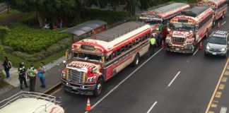 Imponen 25 sanciones a buses en la zona 13 por sobrecarga y documentos vencidos Las autoridades de la DGT informaron que con los operativos buscan que se brinde un buen servicio en el transporte público.