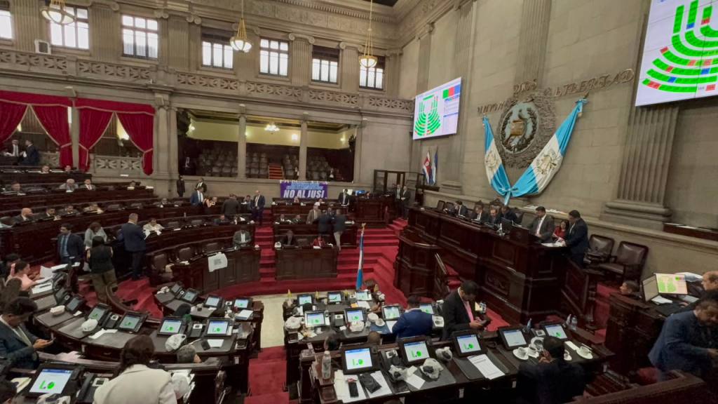 Analistas cuestionan toma de decisiones sin bases técnicas que a futuro generen distorsiones. Foto La Hora: Daniel Ramírez