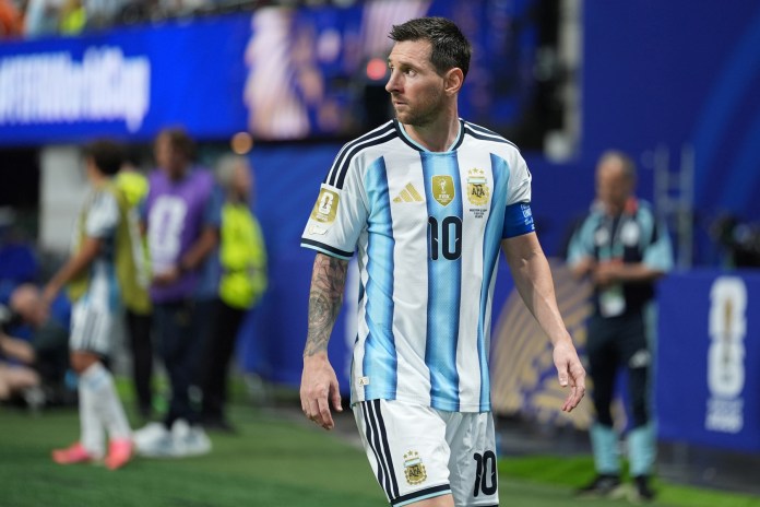 Lionel Messi, por medio de una emotiva publicación en sus redes sociales, anunció su retiro de la Selección de Argentina.