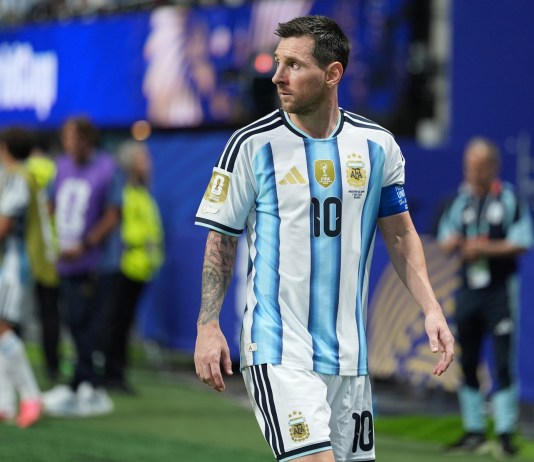 «Gracias por todo el cariño de estos 20 años»: Messi anuncia su retiro de la Selección de Argentina Lionel Messi, por medio de una emotiva publicación en sus redes sociales, anunció su retiro de la Selección de Argentina.