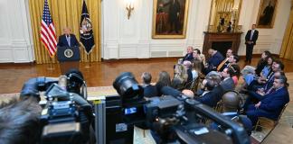 Trump pone en duda la integridad del sistema electoral y denuncia interferencias de China
