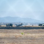 Personal de emergencia acude al lugar donde se estrelló un avión de combate F-35B Lightning II del Cuerpo de Marines de EE. UU. cerca de la Base Aérea del Cuerpo de Marines de Miramar en San Diego, California. Foto La Hora: EFE