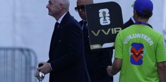 La UEFA tachó de "incomprensible e injustificable" la suspensión de la tarjeta roja al jugador estadounidense Folarin Balogun.