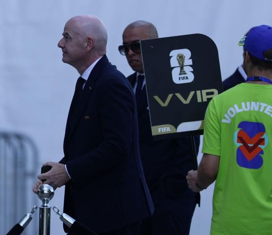 La UEFA tachó de "incomprensible e injustificable" la suspensión de la tarjeta roja al jugador estadounidense Folarin Balogun.