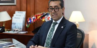 En entrevista con La Hora, el ministro de Finanzas, Jonathan Menkos, refirió que aun no se toma una decisión respecto del subsidio, pero que el margen fiscal es reducido. Foto: José Orozco.