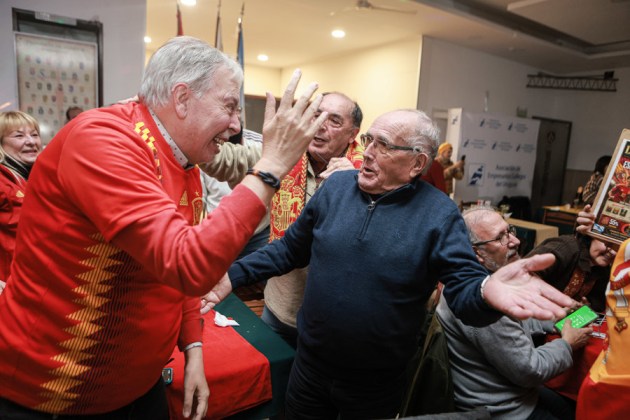 Aficionados de Espa&ntilde;a celebran el triunfo durante la transmisi&oacute;n de la final del Mundial de la FIFA 2026 entre Espa&ntilde;a y Argentina este domingo, en la Casa de Espa&ntilde;a en S&atilde;o Paulo