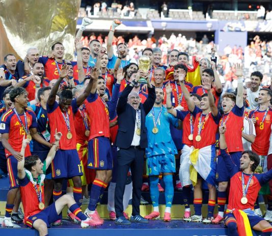 La selección española aterriza en Madrid con el trofeo de campeones del mundo Campeón España