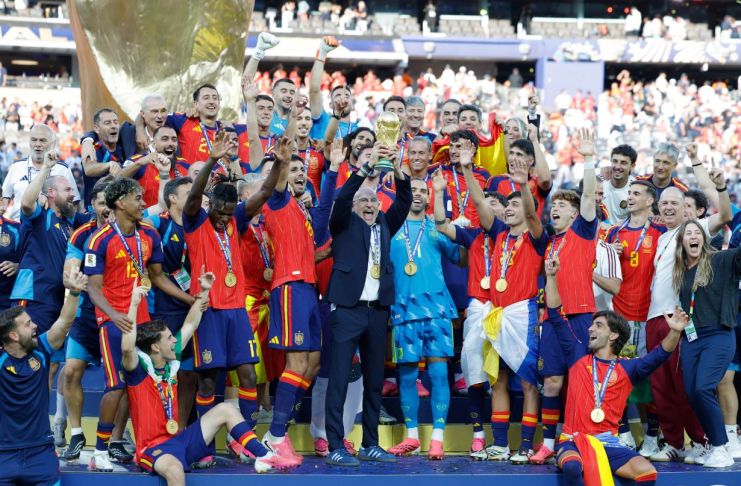 La selección española aterriza en Madrid con el trofeo de campeones del mundo Campeón España