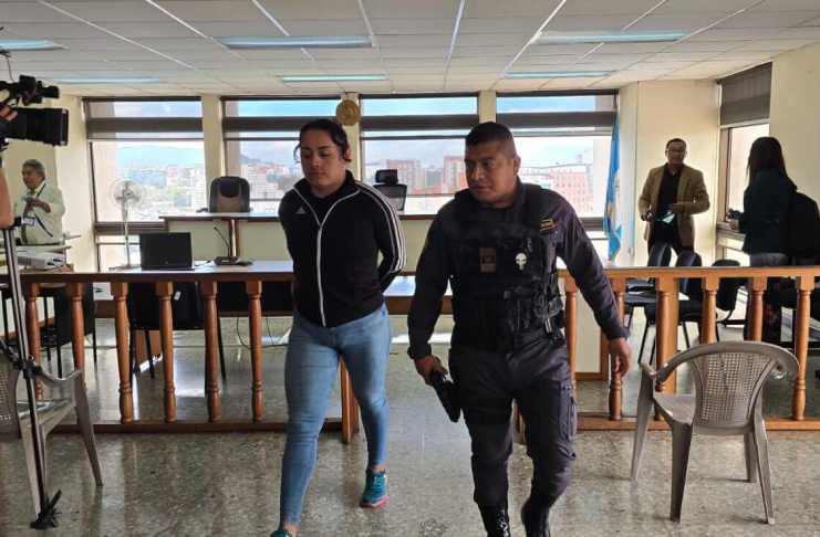 Juicio contra supuesto estilista acusado de robar en centro comercial de la zona 1 llegará a fase final con declaración de testigo protegido El tribunal Tercero de Sentencia Penal se prepara para la fase final del juicio contra un supuesto estilista acusado de robo agravado. Foto La Hora: Sergio Osegueda