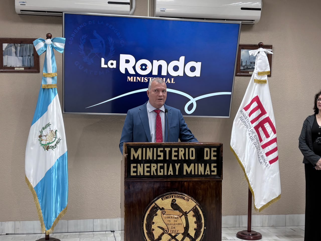 Gobierno modifica plan: gasolina con mezcla de 1