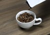 El café suele ser una fuente de cafeína para millones de personas en el mundo. Foto: EFE.