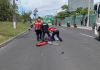 Los Bomberos Voluntarios indicaron que presuntamente fue atropellado por un auto luego de derrapar en su motocicleta.