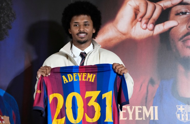 Adeyemi es presentado como nuevo futbolista del FC Barcelona; firma hasta 2031 El alemán Karim Adeyemi se convirtió en nuevo jugador del FC Barcelona para las próximas cinco temporadas.