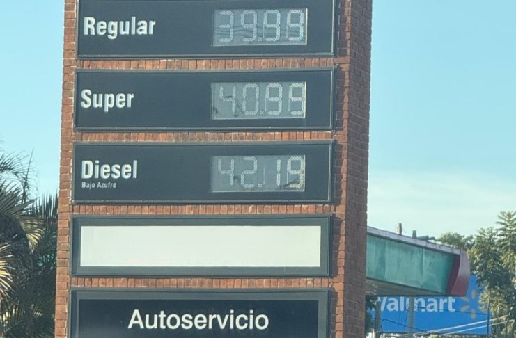 Gasolina roza otra vez los Q40 por galón tras tres semanas de alzas Los precios de los combustibles han registrado alzas constantes en las últimas tres semanas. Foto La Hora