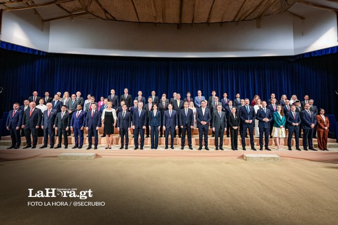 Funcionarios reunidos con Marco Rubio
