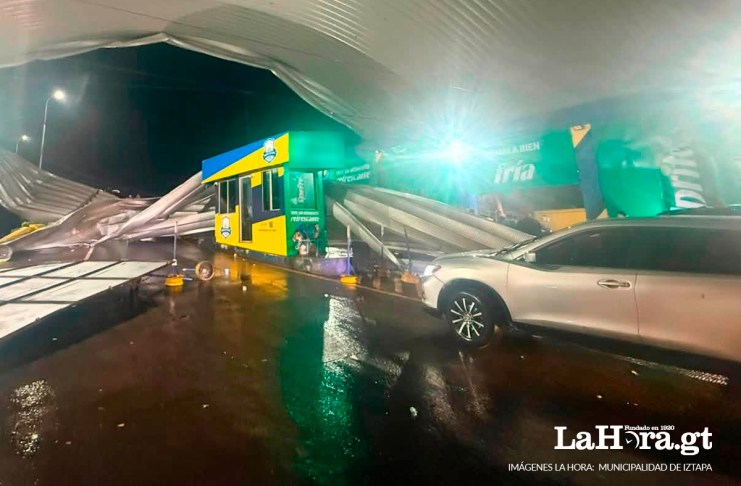 Fuertes vientos causan destrozos en techo de la garita de Iztapa y afectan provisionalmente el paso sobre puente Fuerte tormenta provoca daños en el techo del domo sobre la garita de pago en Iztapa, Escuintla