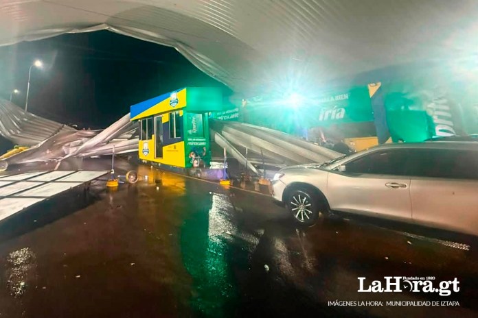 garita iztapa Fuerte tormenta provoca daños en el techo del domo sobre la garita de pago en Iztapa, Escuintla